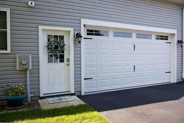 24/7 Emergency Garage Door Panel Replacement experts in Kankakee County County, IL